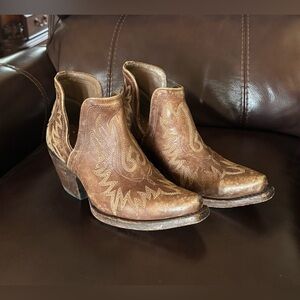 Dixon X Toe Western Boot. Naturally Distressed Brown